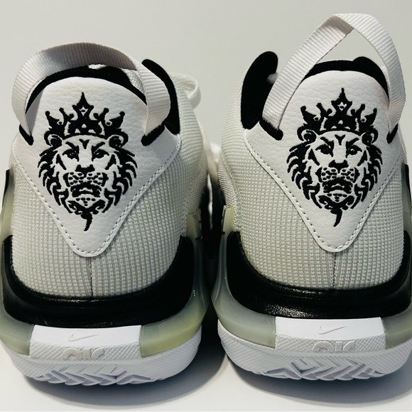 NIB Nike LeBron Witness VII in White and Black Size M9/W10.5 - Picture 3 of 7